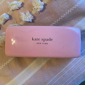 Eyeglass or sunglasses case